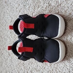 Cat & Jack 9 Black Red Water Shoes